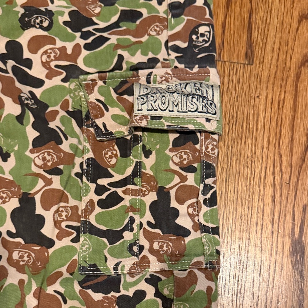Camouflage Skull Pattern Cargo Pants - Green/Brown, Size 7 - Picture 4 of 10